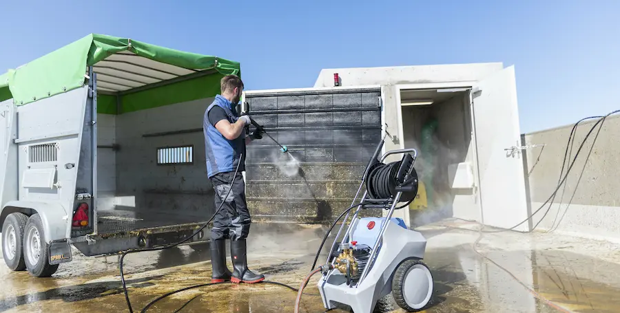 Hidrolavadora industrial en servicio de alquiler